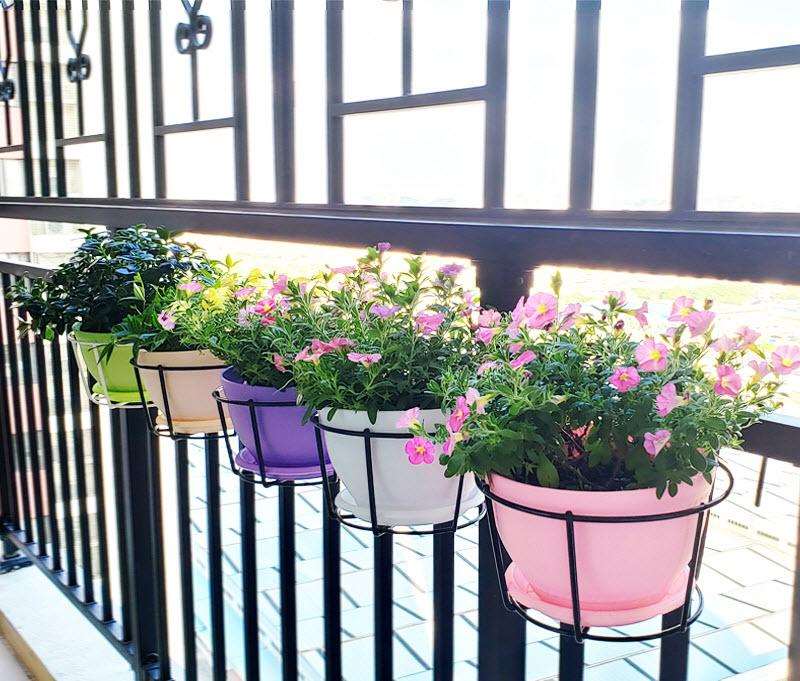 Balcony Railing Flower Pot Hanger Stand – Outdoor Plant Organizer